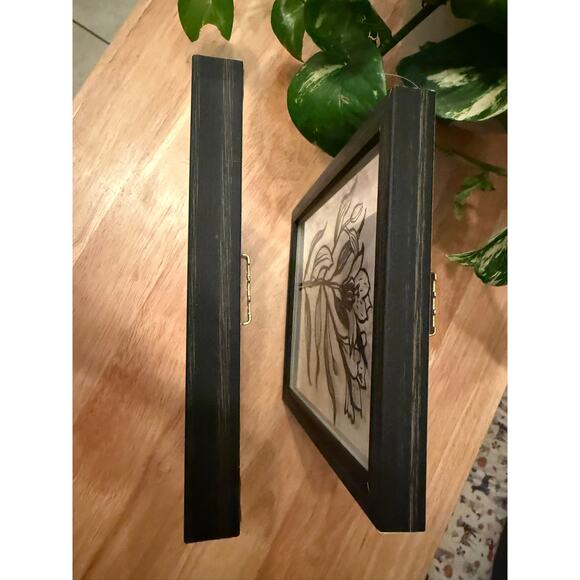 Set of 2 floral sketch framed art, elegant black frame, minimalist boho art - Picture 7 of 9